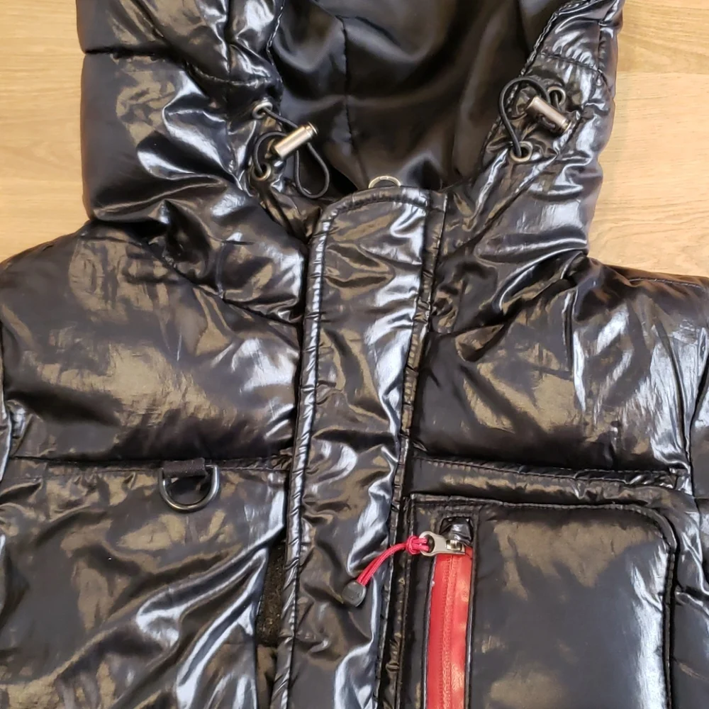 Shiny puffer jacket! - Picture 4 of 13